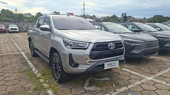 TOYOTA HILUX 2.8 D-4D TURBO DIESEL CD SRV 4X4 AUTOMÁTICO TOYOTA HILUX 2.8 D-4D TURBO DIESEL CD SRV 4X4 AUTOMÁTICO